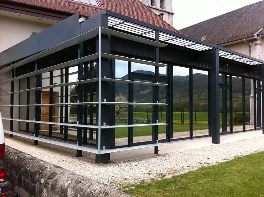 Film solaire veranda : fini l&rsquo;effet sauna chez vous